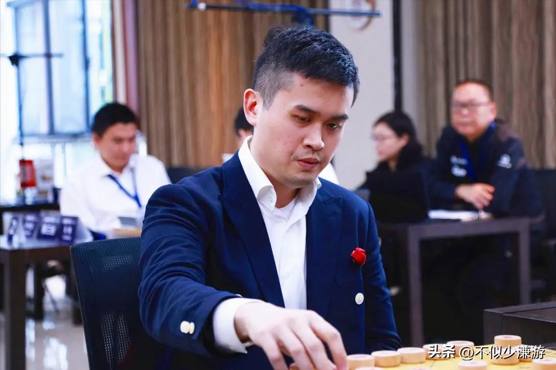 举重冠军装清洁工_举重冠军是什么意思_举重冠军生活