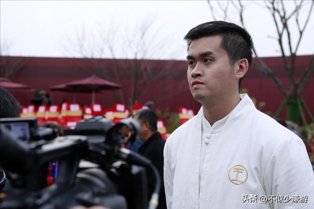 举重冠军是什么意思_举重冠军装清洁工_举重冠军生活