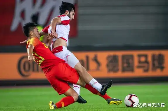 足球铲球技巧视频教学_足球怎么练好铲球技巧图解_足球铲球动作要领