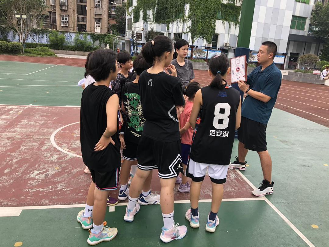 宜昌市中学生篮球比赛_宜昌市五中篮球队_宜昌初中篮球赛冠军