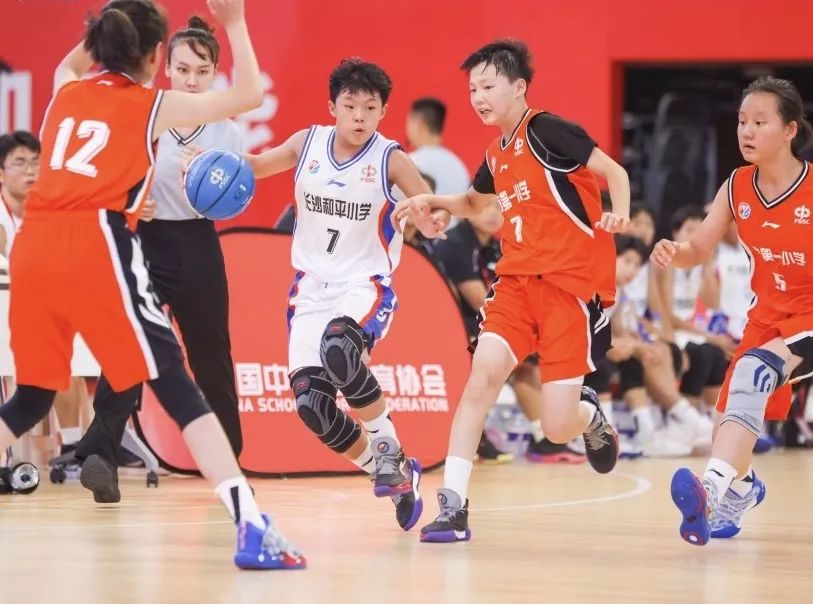 芬兰小组赛_芬兰小学生篮球赛冠军_篮球芬兰赛冠军小学生能参加吗