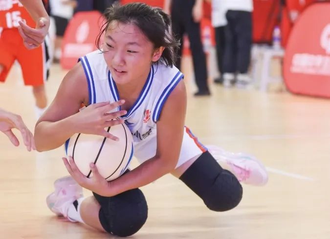 芬兰小组赛_芬兰小学生篮球赛冠军_篮球芬兰赛冠军小学生能参加吗