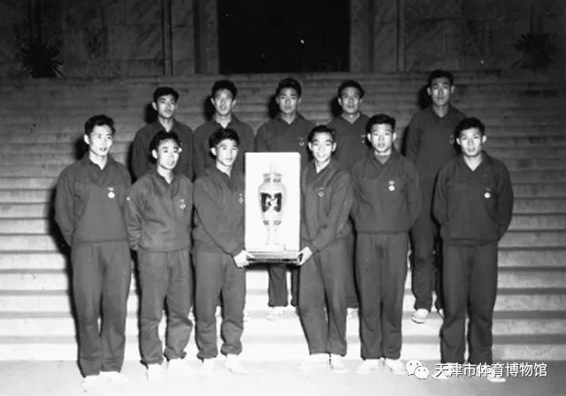 儿子打篮球拿冠军寄语_儿子获得篮球冠军朋友圈_儿子篮球比赛得了冠军的感言